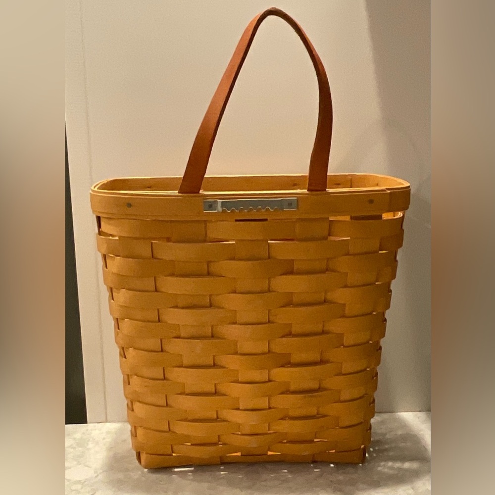 Vintage Longaberger Large Key Basket - Signed and Dated 1999 - Picture 2 of 16